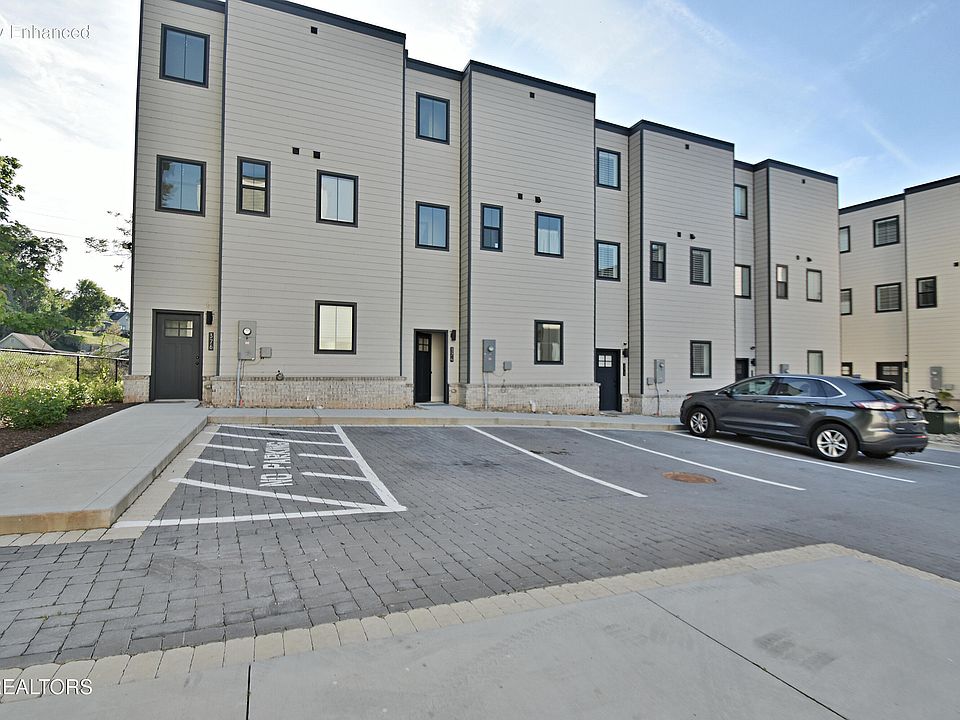 1st image of 374 McCormick St