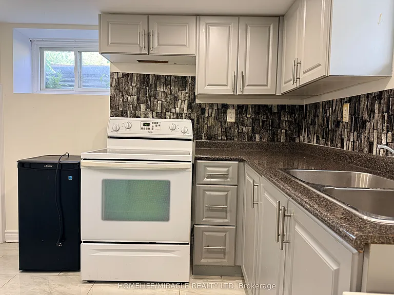 755 Somerville St — Photo 1