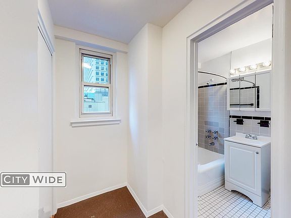 4th image of 160 E 55th St APT 6A