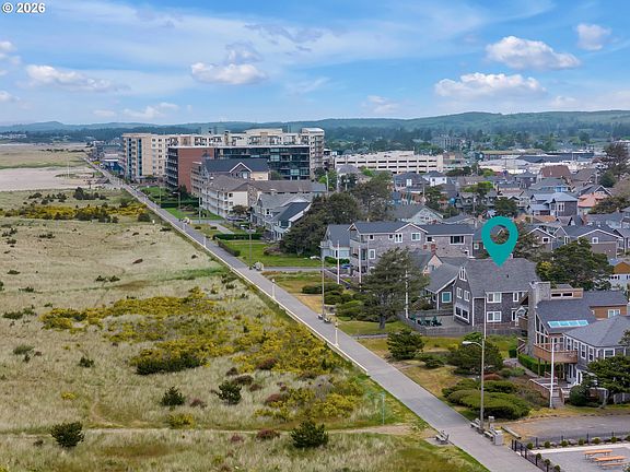 2nd image of 1021 S Prom