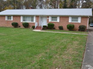 1906 Circleview Dr, Greensboro, NC 27406
