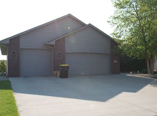 3700 S Orchid Ave, Sioux Falls, SD 57110