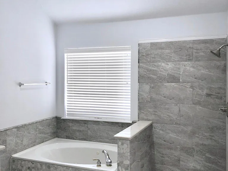 Bathtub in master bathroom