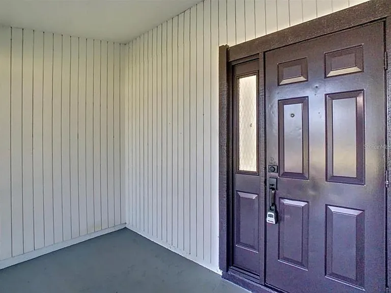 822 E Flag Ln — Photo 2