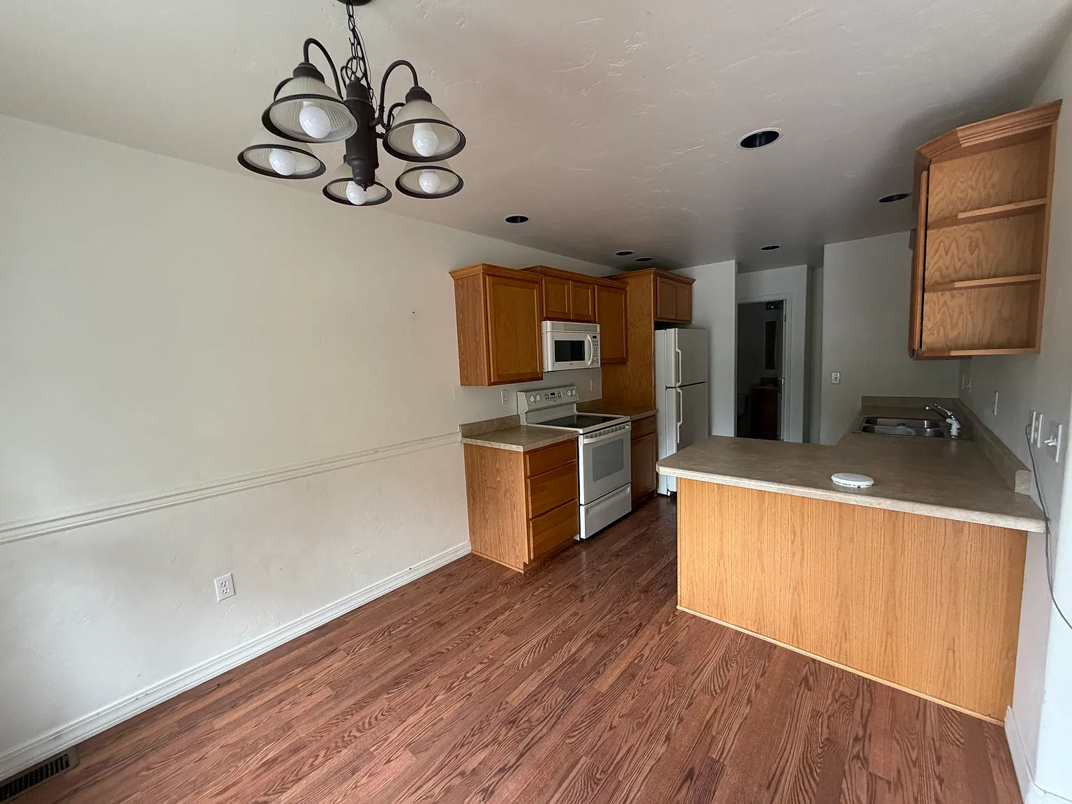 3 bed, $1,350 — Photo 2
