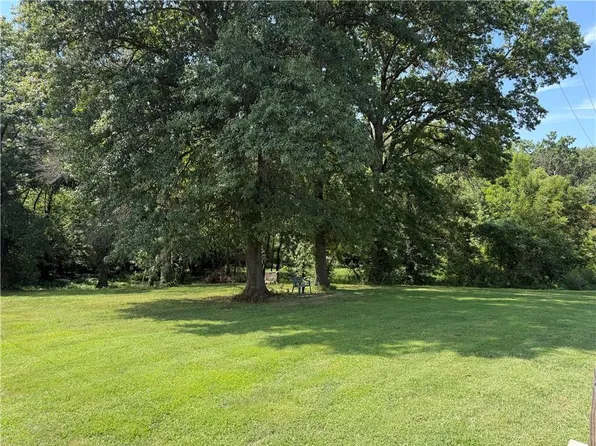 13 Virginia St, Sweet Springs, MO 65351