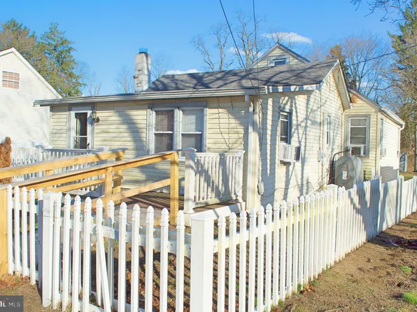 38 Maple Ave, New Egypt, NJ 08533