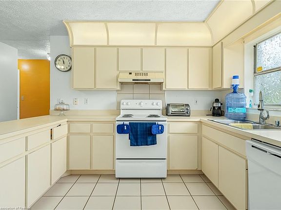 3rd image of 1035 Ixora St