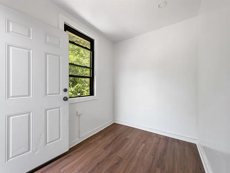 485 Cary St #2 — Photo 6