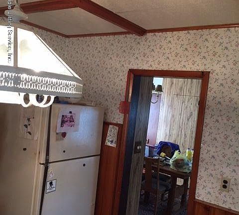 4th image of 158 Burke Ave