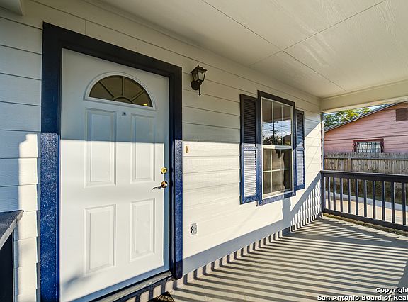 3rd image of 426 N San Joaquin Ave