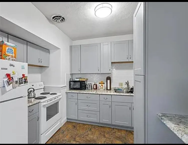 721 Hope St #S — Photo 10