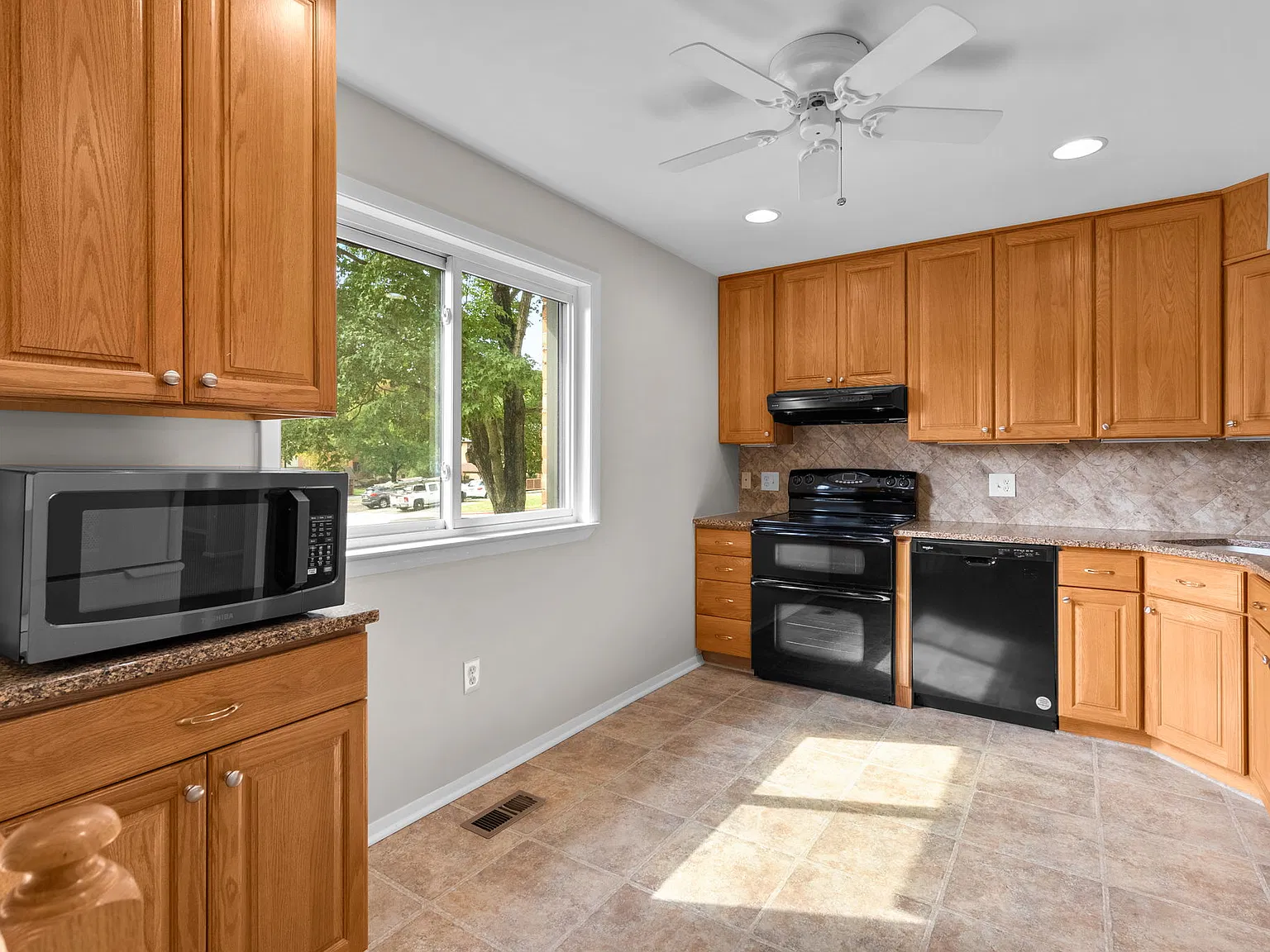 7390 Hickory Log Cir — Photo 4