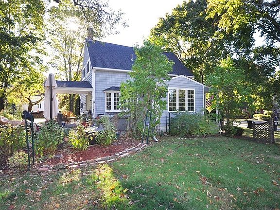 5th image of 165 Grove St