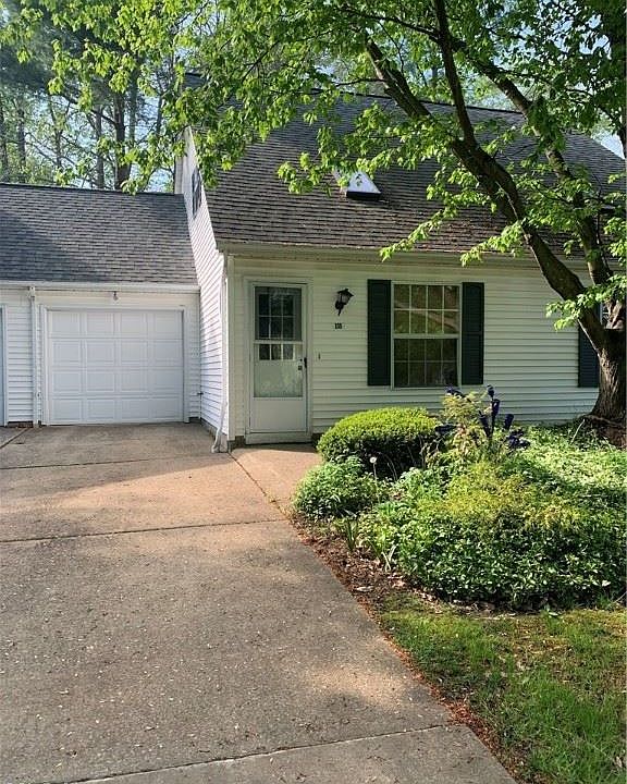 1st image of 135 Burlington Oval Dr