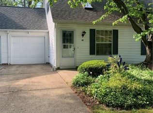 135 Burlington Oval Dr, Chardon, OH 44024