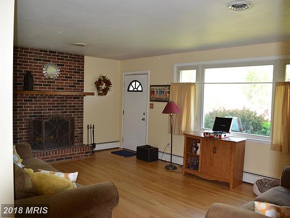Main entry into living room w/wood floors!