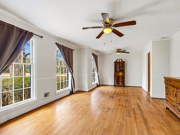 3rd image of 1508 Elm St.