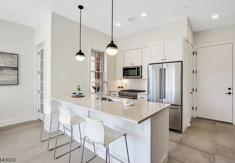 256 Park St #201 — Photo 5