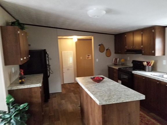 kitchen island, all new appliance, wash/dryer hookup.