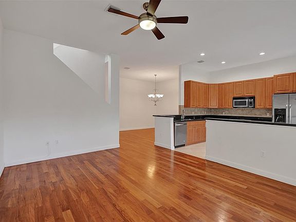 4th image of 2724 Treasure Cove Cir