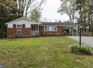 6215 Rolling View Dr, Sykesville, MD 21784