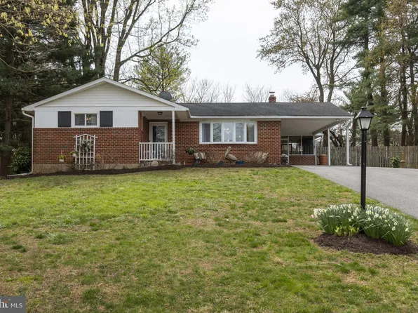 6215 Rolling View Dr, Sykesville, MD 21784