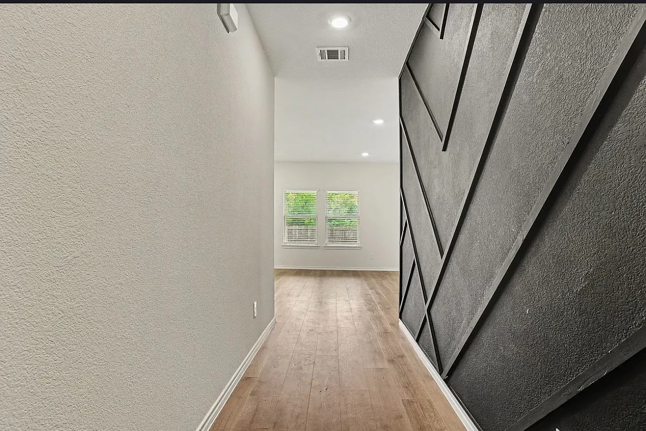 3 bed, 1478 sqft, $1,950 — Photo 2