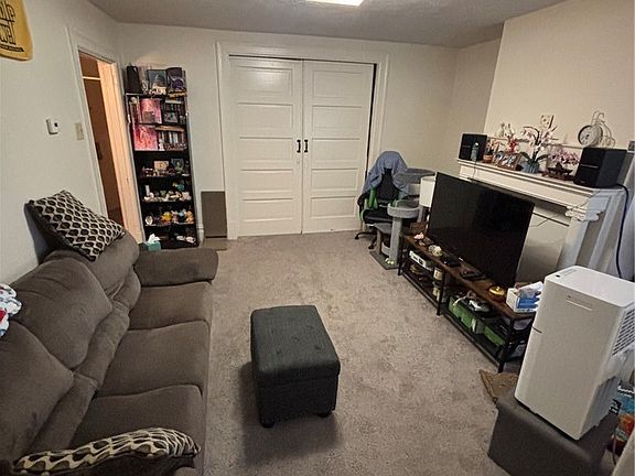 5th image of 216 Langley Ave