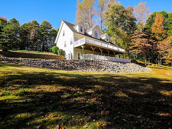 3rd image of 202 Hermance Ln