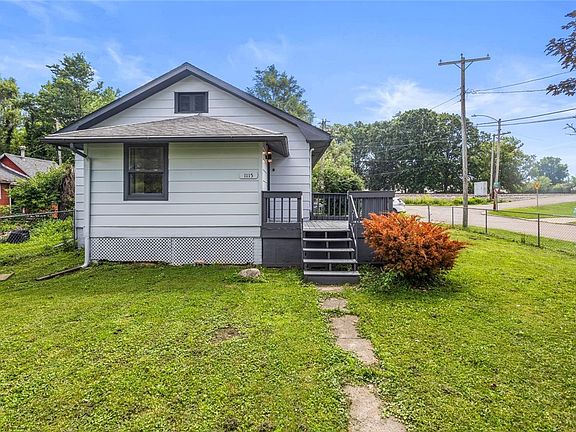 2nd image of 1115 Dakota St