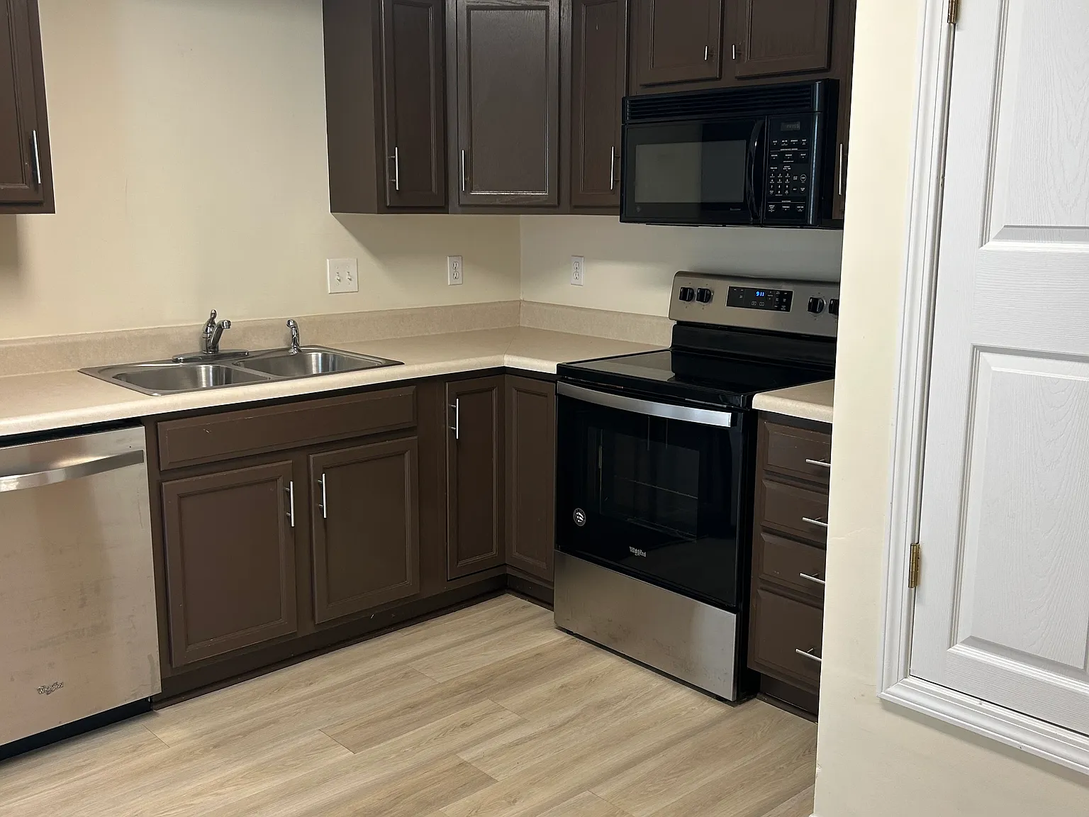 2 bed, 1.5 bath, 1040 sqft, $1,600 — Photo 4