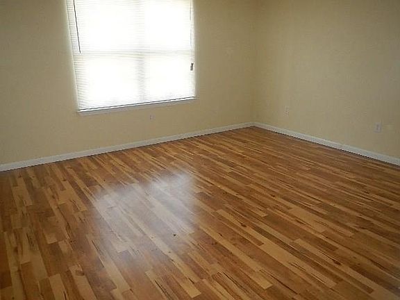 5th image of 2624 Clara St
