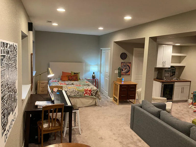 Bedroom 4 / basement