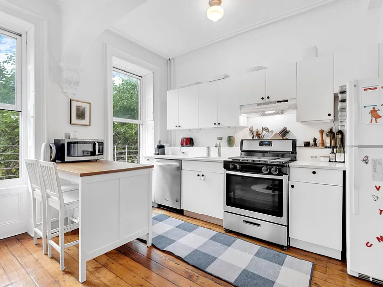 33 Sterling Pl #2 — Photo 2