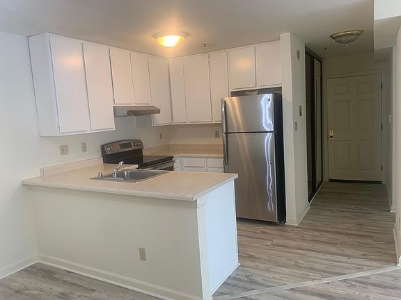 3rd image of 725 Fell St APT 2