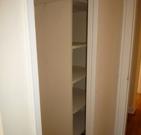 2nd image of 31 E 21st St