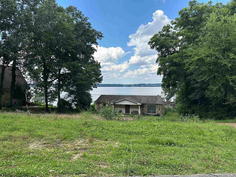 1st image of 305 Lake View Dr