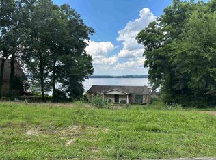 305 Lake View Dr, Muscle Shoals, AL 35661