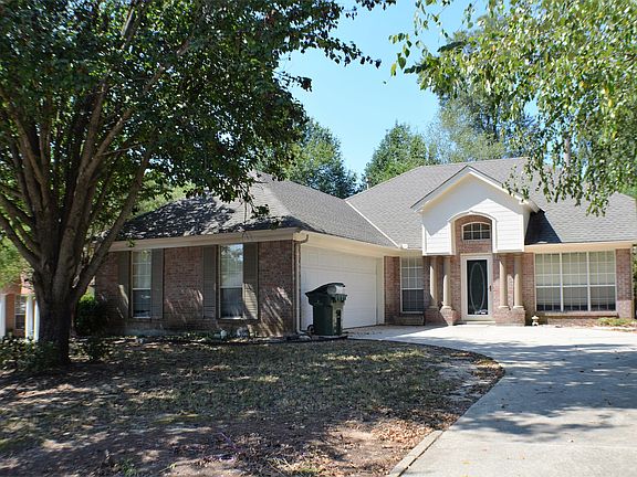 Welcome home to 1006 Autumn Ridge!