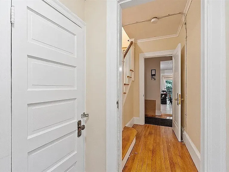 29-31 Rockrimmon Rd #1R — Photo 4
