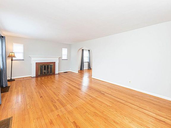 5th image of 3733 O Leary Ave