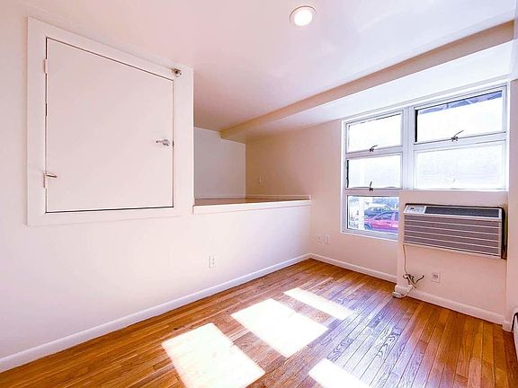 3rd image of 325 E 8th St APT 1a