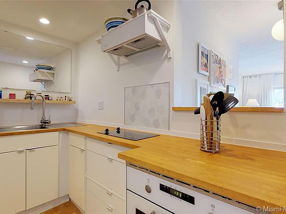3rd image of 1540 Meridian Ave APT 3A