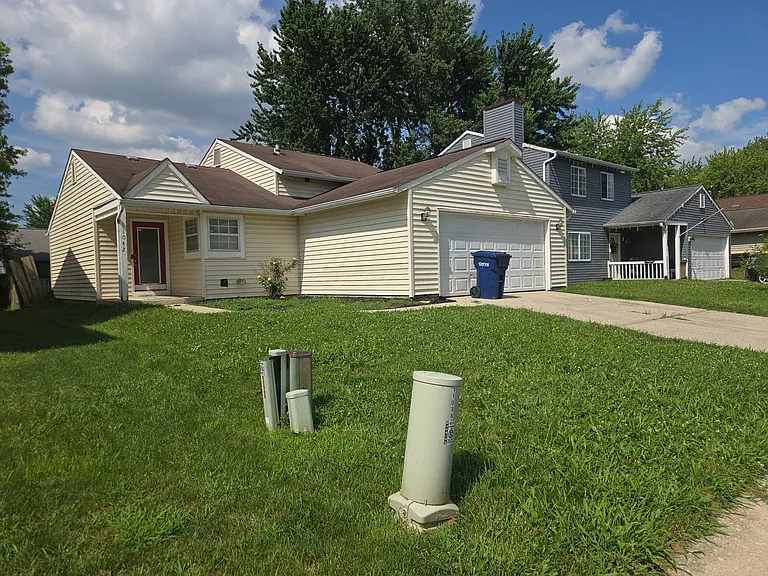 11042 Amburg Ct — Photo 2