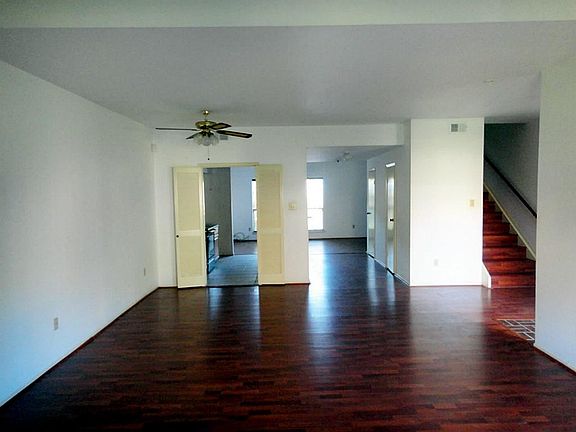 3rd image of 8347 Wednesbury Ln