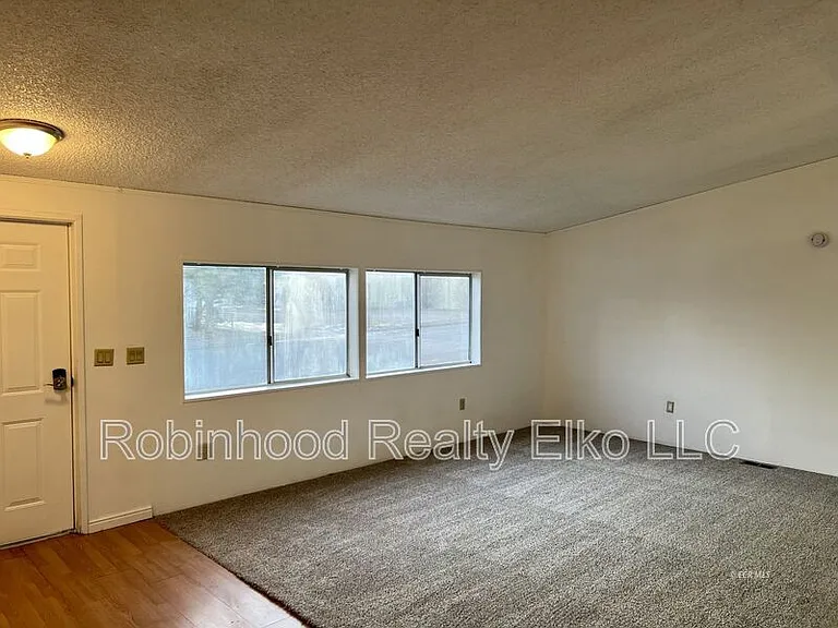 1006 Cedar St — Photo 5