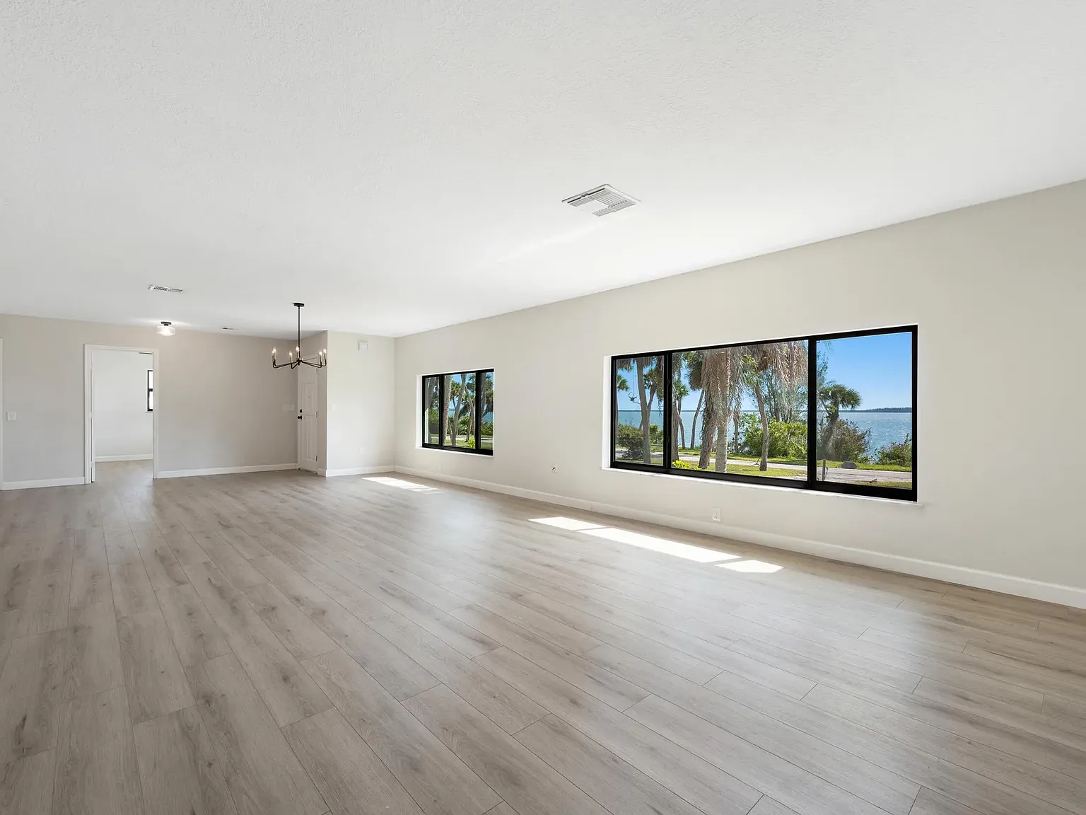 3 bed, 2200 sqft, $3,490 — Photo 2