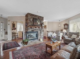 9 Windsor Ct, Hamburg, NJ 07419