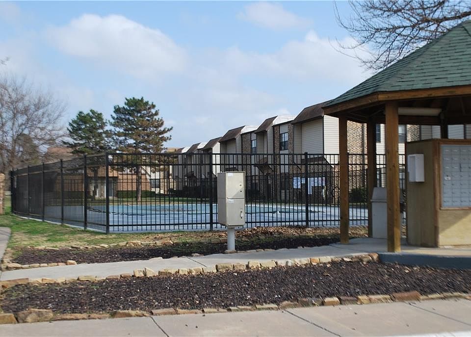 1st image of 401 12th Ave #108